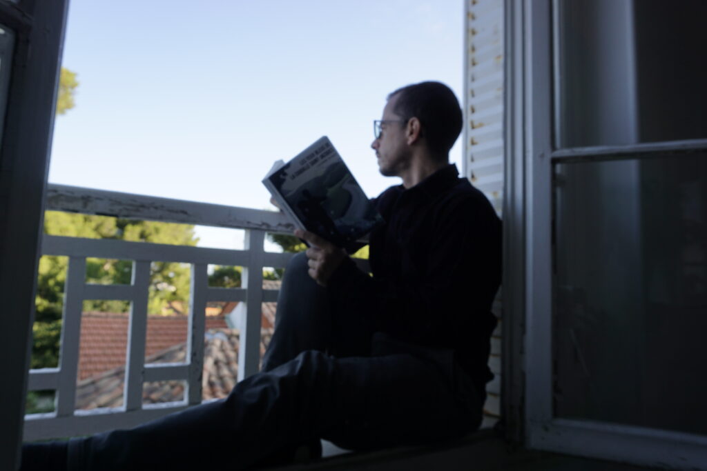 Comment transformer ses voyages en roman : guide pour auteurs voyageurs